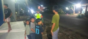 Ciptakan Wilayah Binaan Aman, Babinsa Lakukan Patroli Malam
