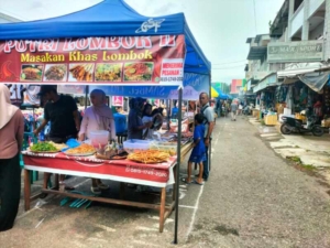 Babinsa Koramil 1608-01/Rasanae Monitor Pasar Ramadhan Kota Bima