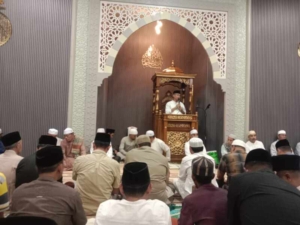 Danramil 01/Rasanae Hadiri Safari Ramadhan Mewakili Dandim Bima di Masjid Baitul Makmur