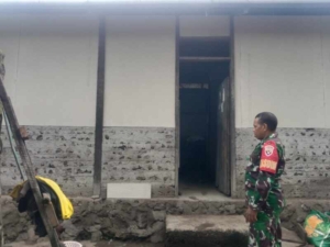 Turun Langsung ke Lapangan, Kasdim 1603/Sikka Pastikan Renovasi RTLH Tepat Waktu dan Maksimal