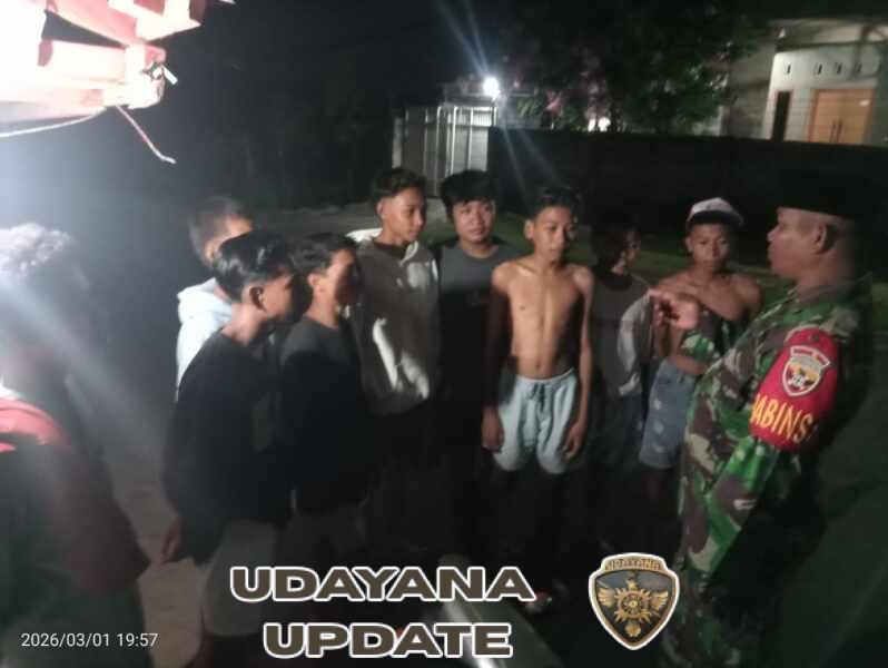 Ronda Malam Humanis, Babinsa Matua Bangun Kedekatan dengan Generasi Muda