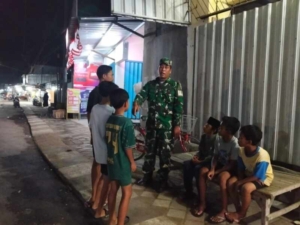 Sertu Zulkifi Laksanakan Patroli, Pastikan Situasi Taliwang Aman dan Kondusif