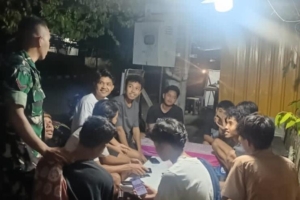 Babinsa Karang Baru Timur Intensifkan Patroli Malam, Ajak Generasi Muda Ciptakan Situasi Kondusif di Bulan Suci