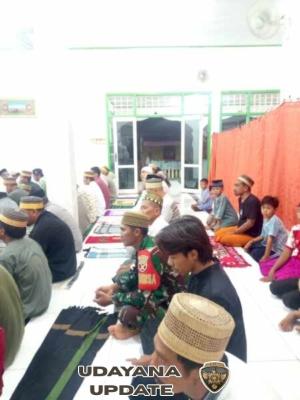 Babinsa Koramil Taliwang Aktif Dampingi Safari Ramadan di Desa Labuhan Kertasari