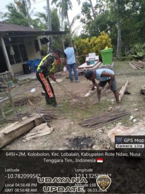 Babinsa Koramil Pantau Pembesian Tiang Cakar Ayam Pembangunan KDKMP