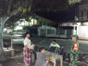 Babinsa Desa O’o Bersama Karang Taruna Gelar Patroli Ronda Malam dan Edukasi Remaja