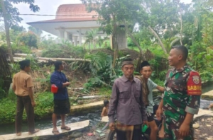 Melalui Komsos, Babinsa Lenek Ramban Biak Himbau Warga Tingkatkan Kamtibmas di Bulan Ramadhan