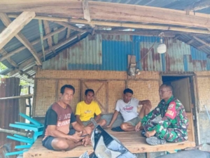 Babinsa Sertu Edi Susanto Pimpin Komsos di Desa Jambu, Ajak Warga Laut Waspada Hujan dan Angin Kencang