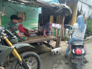 Babinsa Seteluk Gelar Komsos, Ajak Warga Desaloka Jaga Kamtibmas Selama Ramadan