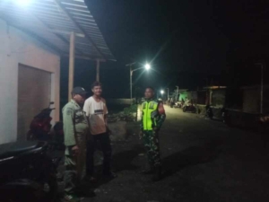 Babinsa Sambane Ajak Warga Jaga Ketertiban dan Hindari Gangguan Malam Hari