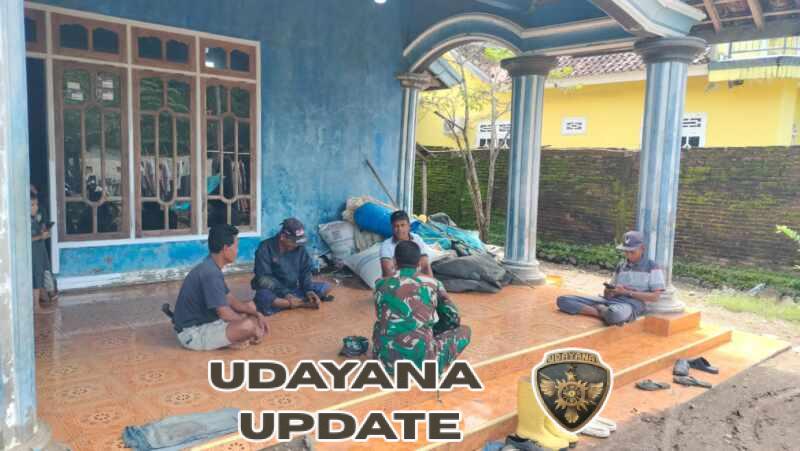 Babinsa Koramil 1628-02/Sekongkang Gelar Komsos Bersama Warga Desa  Tongo Bahas Kamtibmas