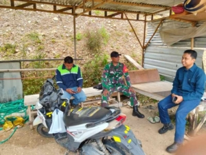 Babinsa Desa Goa Laksanakan Patroli Wilayah dan Komsos Bersama Warga