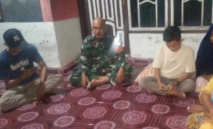 Sertu Budiman Beri Pembinaan Remaja Saat Patroli Malam di Dusun Lapangan