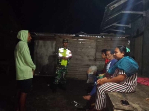 Patroli Siskamling Babinsa di Donggo Berjalan Aman dan Tertib