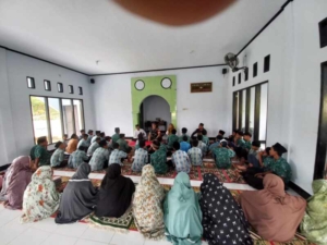 Babinsa Koramil 1628-01/Taliwang Hadiri Ceramah Safari Ramadhan di SMPN 5 Taliwang