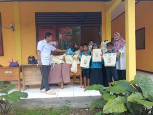 Babinsa Koramil 1628-01/Taliwang Dampingi Program Makan Bergizi Gratis di SDN Fajar Karya