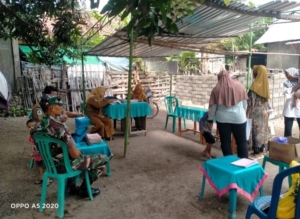 Babinsa Koramil 1614-04/Kilo Kawal Kegiatan Imunisasi dan Pemeriksaan Ibu Hamil