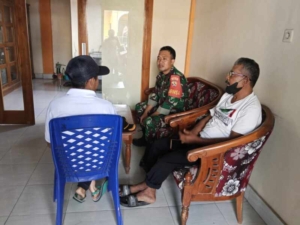 Babinsa Koramil 1628-05/Jereweh Laksanakan Komsos Bersama Warga Desa Belo