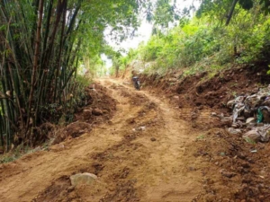 Gunakan Excavator, Kompi Zikon Bantu Warga Buka Jalan Dusun Selang