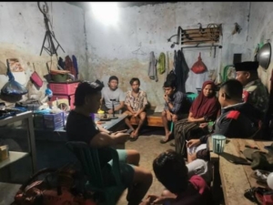 Babinsa Koramil 1614-01/Dompu Ajak Warga Jaga Kamtibmas Lewat Ronda Malam