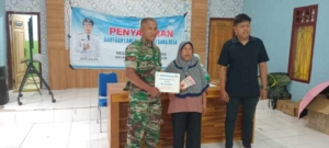 Babinsa Sekongkang Atas Dampingi Penyaluran BLT, Pastikan Bantuan Tepat Sasaran
