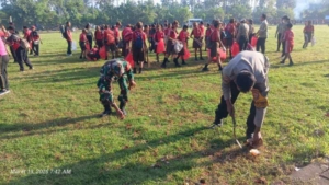 Babinsa Yehkuning Jadi Pelopor Gotong Royong Jelang Ritual Melasti di Pantai Jembrana