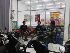 Koramil 1628-05/Jereweh Laksanakan Patroli Malam, Warga Diimbau Jaga Keamanan Lingkungan