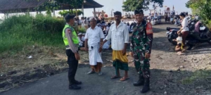 Aparat TNI Polri Dan Pecalang Desa Banjarangkan  Kawal Upacara Melasti