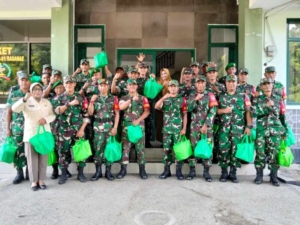 Bingkisan THR dari Danramil 01 Rasanae Pererat Tali Persaudaraan Anggota