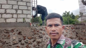 Pemasangan Batako dan Pondasi Batu Belah di Batutua Berjalan Lancar