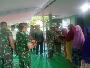 Danramil Hu’u Tegaskan Kebersamaan Lewat Buka Bersama dan Pembagian Takjil