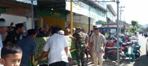 Kepedulian Babinsa, TNI Dampingi Warga dalam Suasana Duka di Taliwang