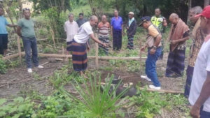 Babinsa Bersama Tokoh Adat Resmikan Awal Pembangunan Koperasi Desa di Maurole