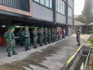 Anggota Kodim 1608/Bima Gelar Apel Pagi Dipimpin Pabung Mayor Rusdi Mail