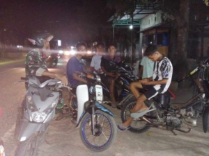 Cegah Gangguan Kebisingan, Babinsa Dompu Sosialisasi Bahaya Knalpot Racing