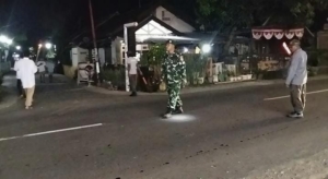 Koramil Seteluk Laksanakan Patroli Malam, Amankan Pawai Obor Keliling