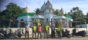 Babinsa dan Polsek Amankan Sholat Ied di Masjid Nurul Imam