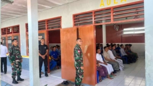 Kodim 1601/Sumba Timur Melaksanakan Pengamanan Penyerahan Remisi Idul Fitri di Lapas Waingapu