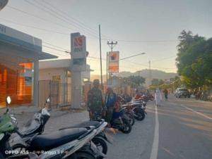 Babinsa Desa Beru Amankan Sholat Idul Fitri di Jereweh, Berjalan Aman dan Lancar