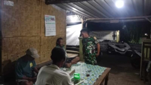 Babinsa Koramil 1628-04/Poto Tano Laksanakan Patroli Malam, Situasi Wilayah Aman dan Kondusif