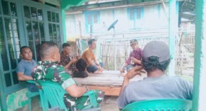 Babinsa Anamina Pererat Silaturahmi Warga Lewat Komsos dan Anjangsana