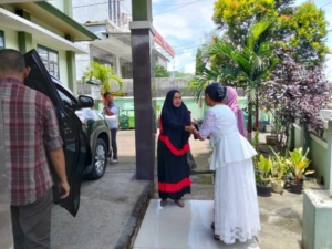 Dandim 1608/Bima dan Ketua Persit KCK Sambangi Kediaman Danramil 01/Rasanae