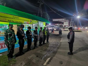 Personil Gabungan KODIM, POLRES, dan BRIMOB Jaga Keamanan Bolo
