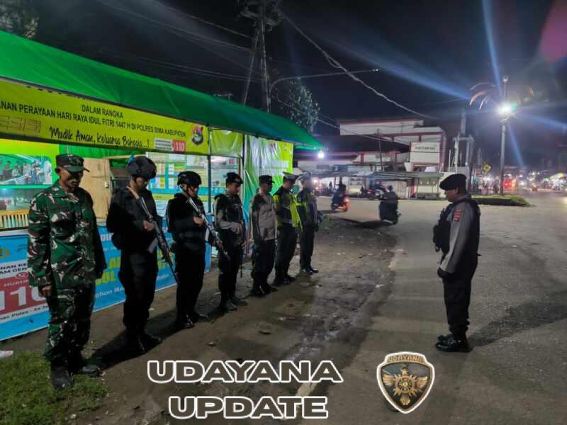 Personil Gabungan KODIM, POLRES, dan BRIMOB Jaga Keamanan Bolo