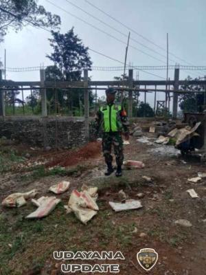 Monitoring Pamwil, Babinsa Maurole Pastikan Pembangunan Koperasi Desa Berjalan Aman