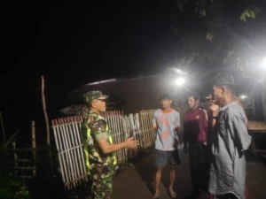 Babinsa Koramil Donggo Giatan Patroli dan Ronda Malam dengan Warga Binaan