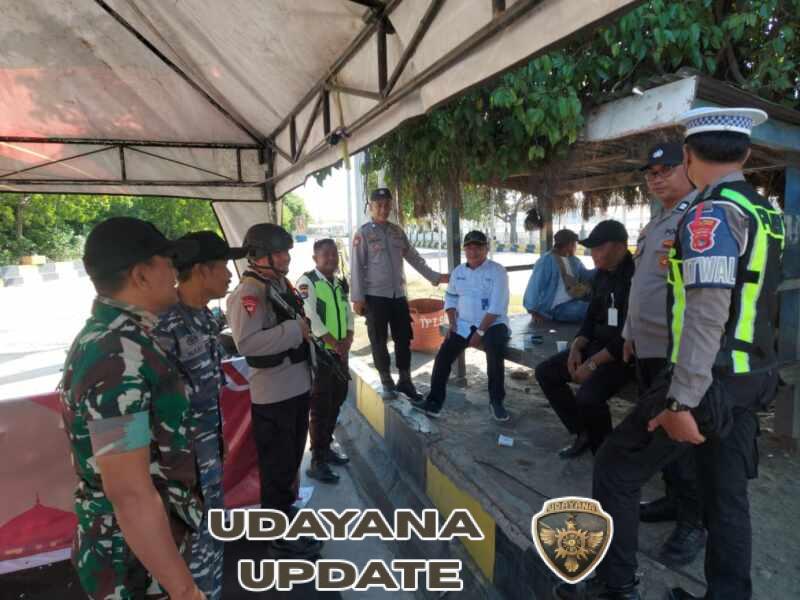 Personel Gabungan Ikuti Apel Pengamanan Operasi Ketupat Rinjani 2026 Di Pelabuhan Poto Tano.