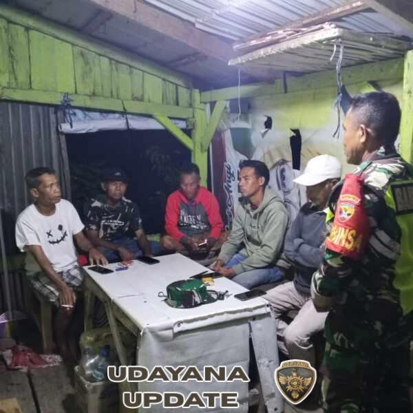 Ronda Malam Bersama Warga, Babinsa Donggo Tekankan Hidup Harmonis dan Waspada