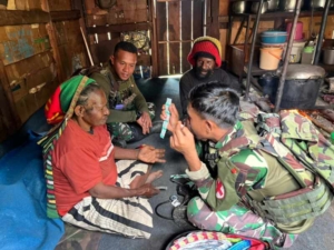 Satgas Yonif 743/PSY Hadirkan Layanan Kesehatan Gratis, Menyapa Warga Hingga ke Pelosok Kampung Ginik