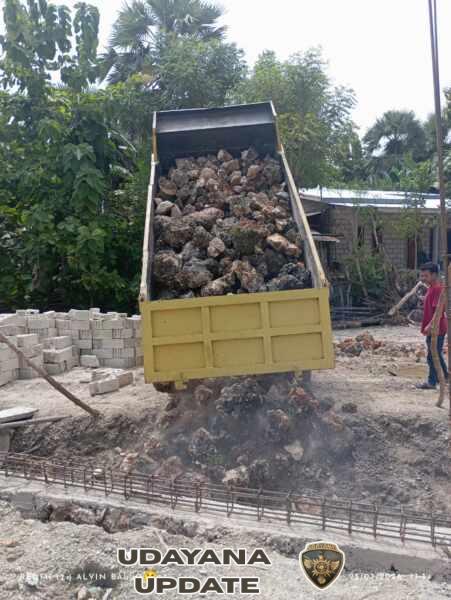 Babinsa Oematamboli Awasi Material KDKMP